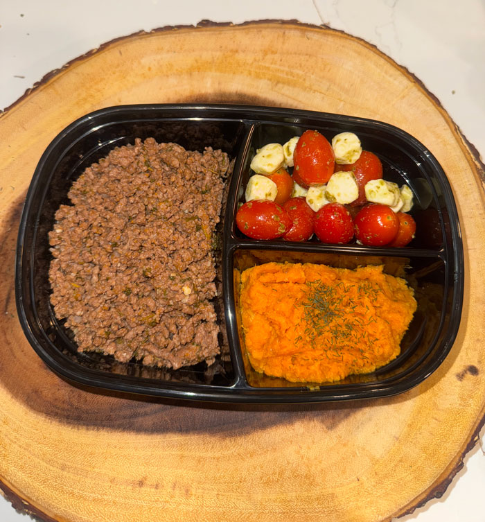 Lean Ground Beef 97% Fat-Free, with Mashed Sweet Potatoes and Caprese Salad 1 Lean Ground Beef 97% Fat-Free, with Mashed Sweet Potatoes and Caprese Salad